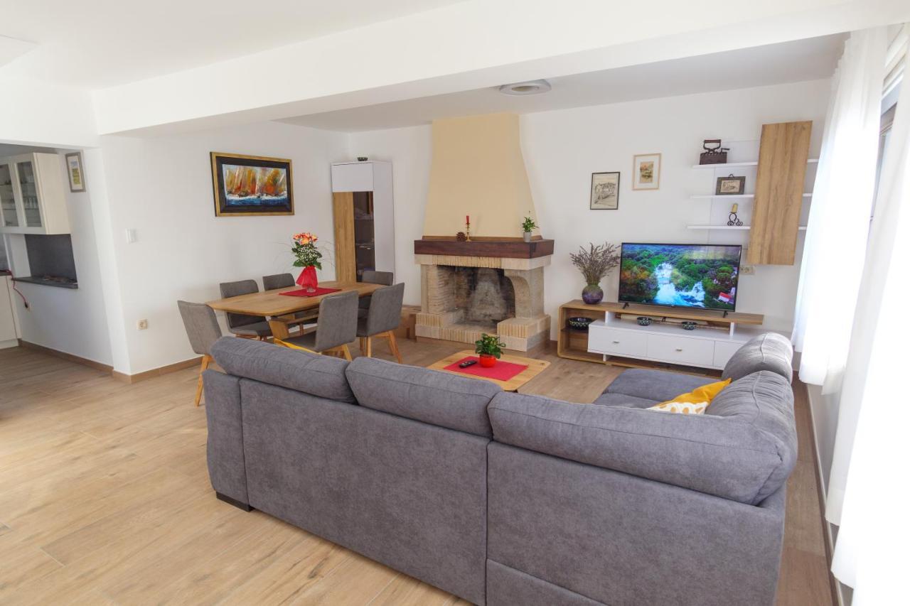 Apartmani Ravan Cernik  Buitenkant foto
