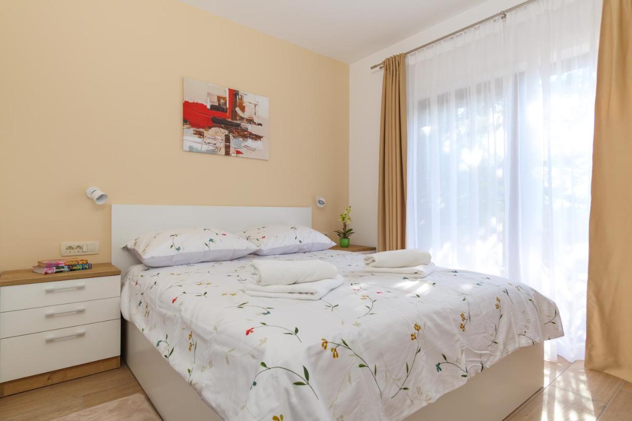 Apartmani Ravan Cernik  Buitenkant foto