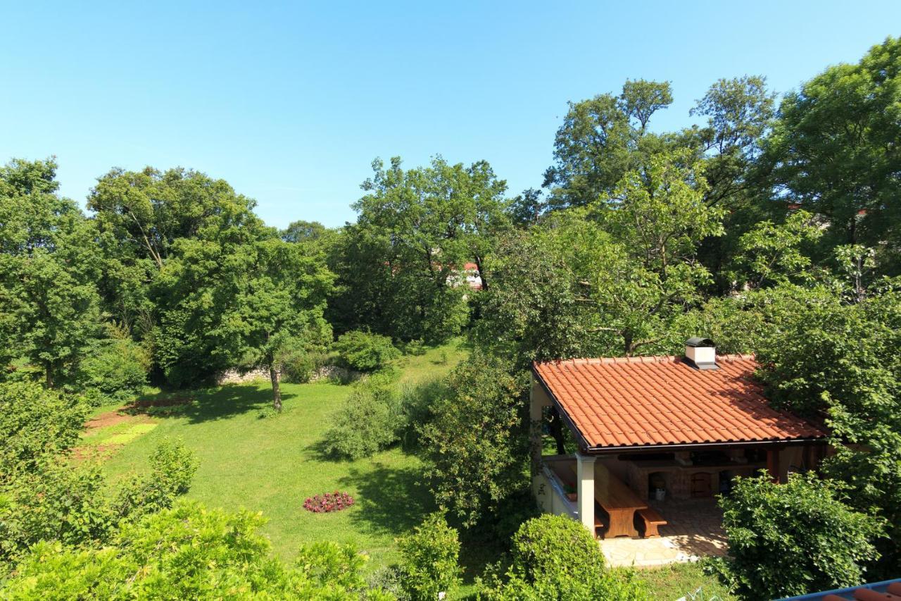 Apartmani Ravan Cernik  Buitenkant foto